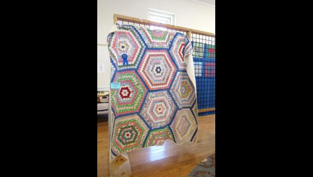 The first place quilt in the “traditional” category. The intricate, hand-pieced and hand-quilted antique entry was submitted by Sherry Reid. Howell County News/ Amanda Mendez