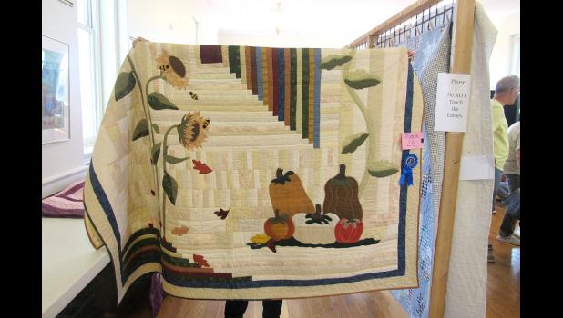First-place in the “modern" category is this texture-rich quilt submitted by Fern Tackitt. Howell County News/ Amanda Mendez