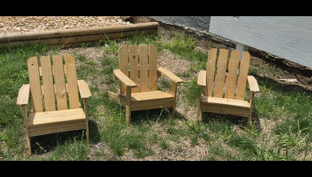Mini-Bear chairs made by the Willow Springs High School wood shop class. Howell County News/ Amanda Mendez